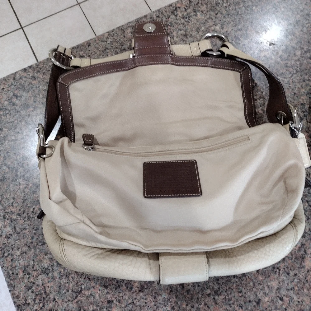 COACH Soho Biege/Cream Purse